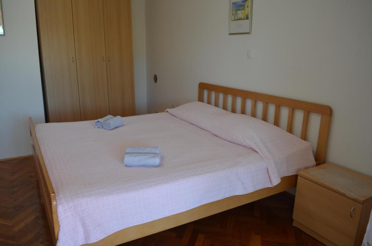 Apartments Mare Malinska Buitenkant foto