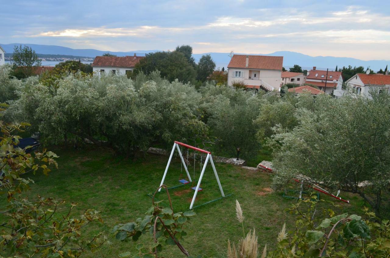 Apartments Mare Malinska Buitenkant foto