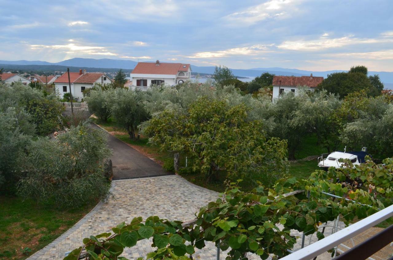 Apartments Mare Malinska Buitenkant foto