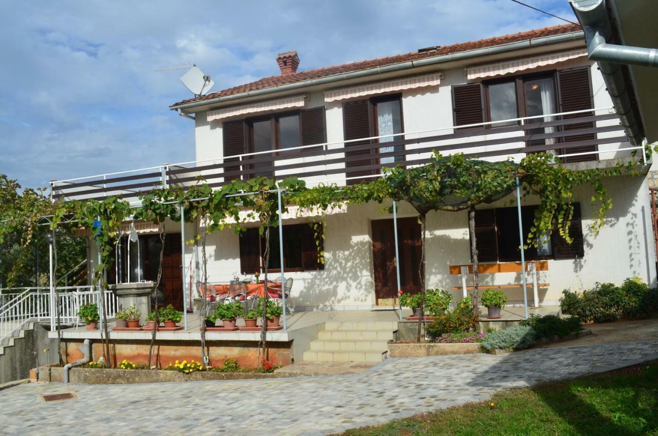 Apartments Mare Malinska Buitenkant foto
