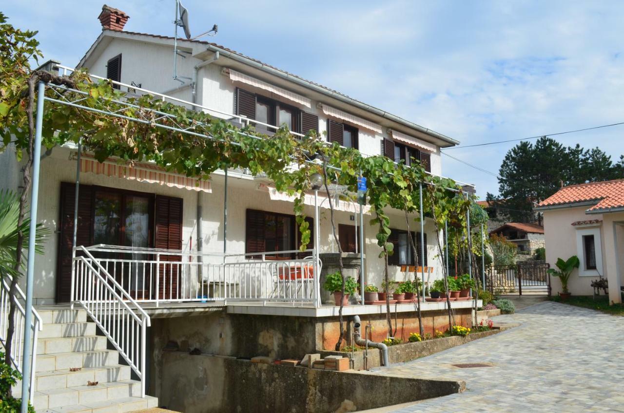 Apartments Mare Malinska Buitenkant foto