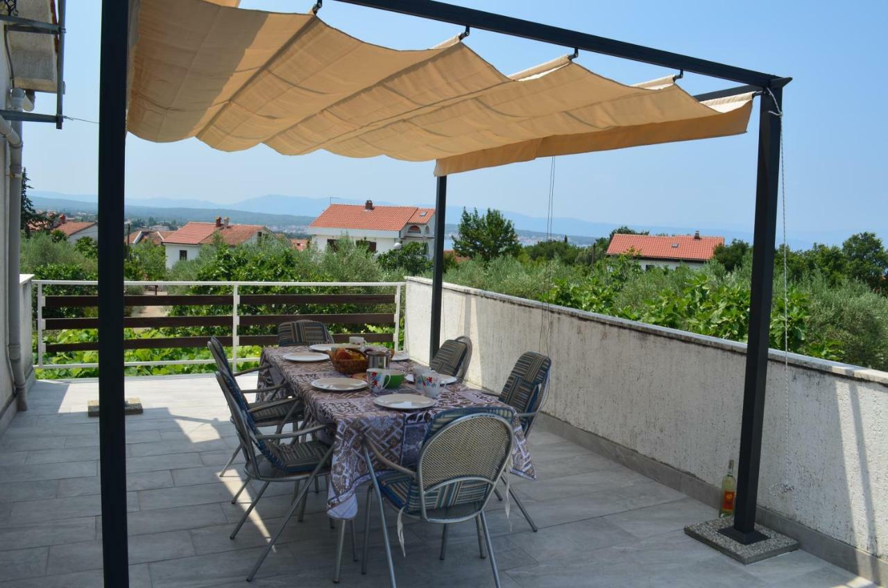 Apartments Mare Malinska Buitenkant foto