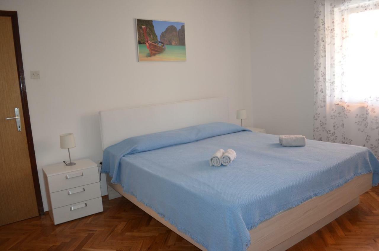 Apartments Mare Malinska Buitenkant foto